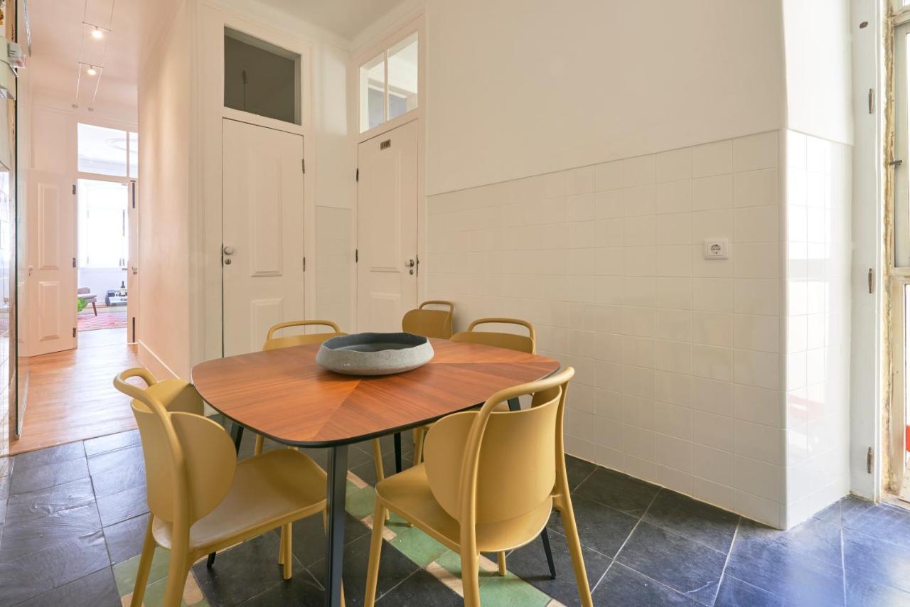 Sunny Pink Street Historical Apt, By Timecooler Lisboa Exterior foto